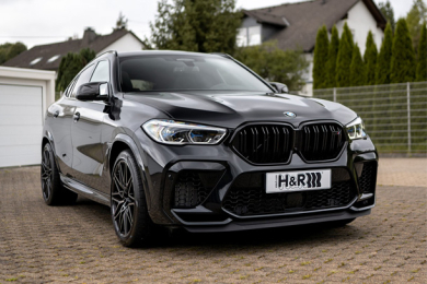 BMW X6 M (F96) obniżone za pomocą sprężyn H&R